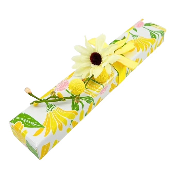 Sunny daisy box of assorted Belgian pralines 105g