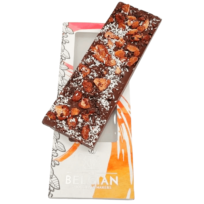 Fantasy milk chocolate bar 550 grs with cacao nibs, strawberry and coconut chunks
