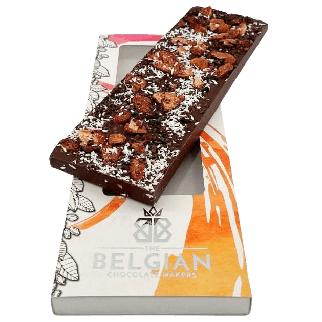 Fantasy milk chocolate bar 550 grs with cacao nibs, strawberry and coconut chunks