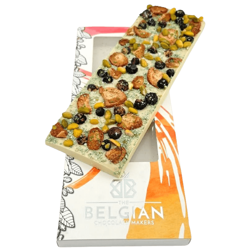 Fantasy white chocolate bar 550 grs with strawberry, pistachio and blueberry chunks