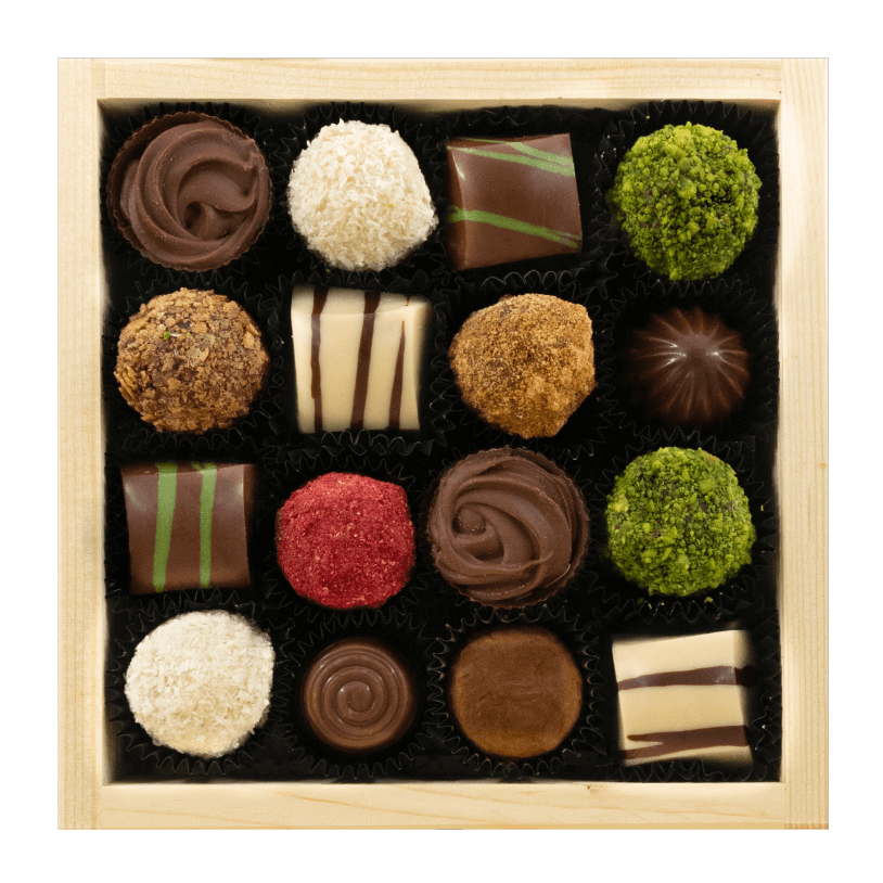 Wooden gift box with 16 pralines and truffles