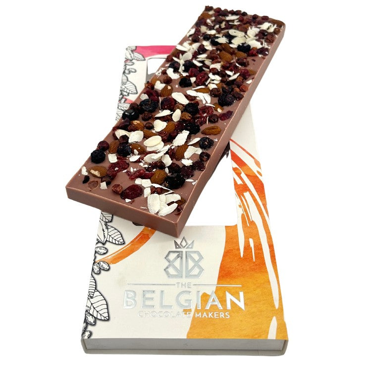 Fantasy ruby chocolate bar 550 grs with almonds, redcurrants, cranberries and blueberries